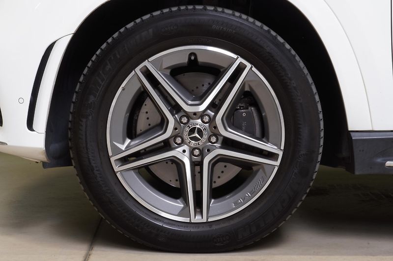 Mercedes-Benz GLE 300d,4matic,AMG,ČR,Tažné,360 - fotka 13 z 36