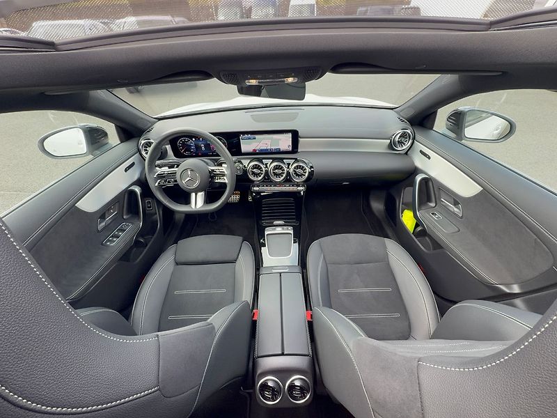 Mercedes-Benz CLA 180 d, AMG, Panorama - fotka 16 z 35
