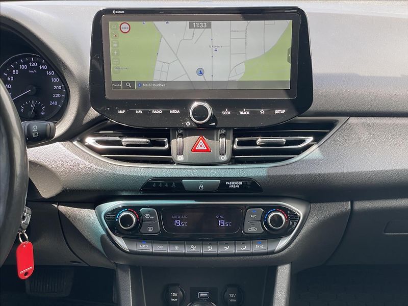 Hyundai i30 1,5 T-GDI DCT Family Smart NAV - fotka 10 z 22