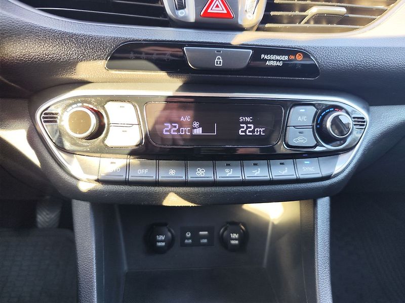Hyundai i30 1.6 CRDI/85kW Style Navi - fotka 18 z 29