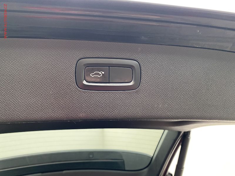Volvo XC90 (2016) 2.0 D, Momentum, AT - fotka 9 z 20
