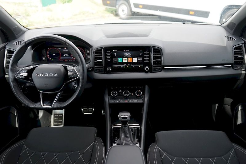 Škoda Karoq (2025) TSI 110 kW DSG Sportline - taž - fotka 8 z 33