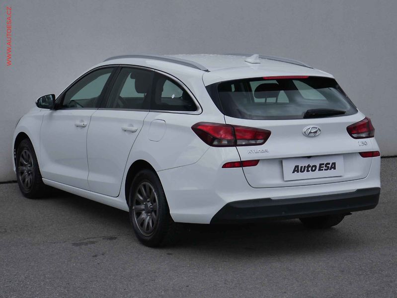Hyundai i30 (2019) 1.4 T-GDi, ČR, AC, temp. - fotka 6 z 21