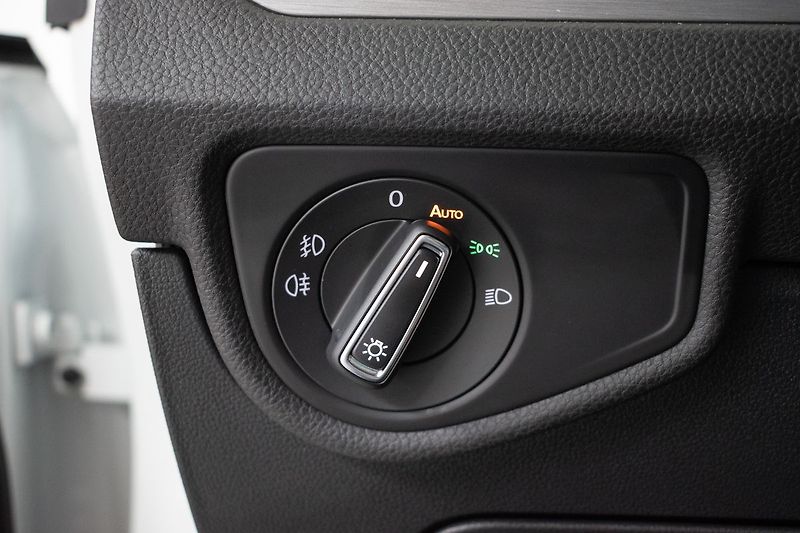 Volkswagen Touran 1.5 TSI TAŽNÉ*7.MÍST*DPH*ČR 1M - fotka 19 z 46