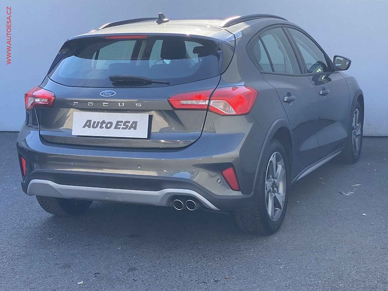 Ford Focus (2019) 1.0EB, Active, navi, park - fotka 4 z 17