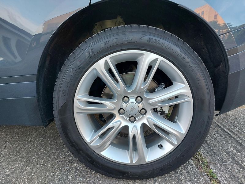 Land Rover Range Rover Velar (2024) 2,0 D200 S AWD - fotka 18 z 19