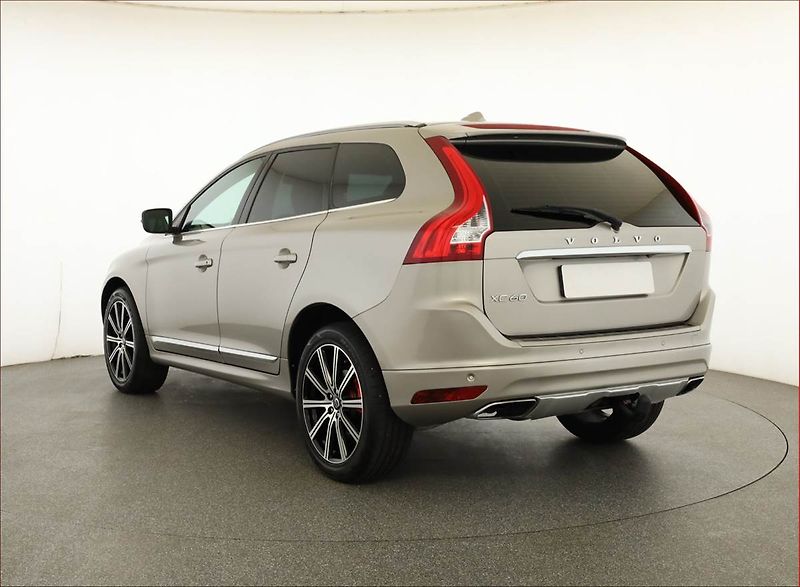 Volvo XC60 (2014) D4, Automat, Serv.kniha, Navi - fotka 4 z 14