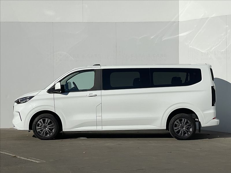 Ford Tourneo Custom 2,0 EcoBlue AWD A8 L2 Titanium - fotka 2 z 21