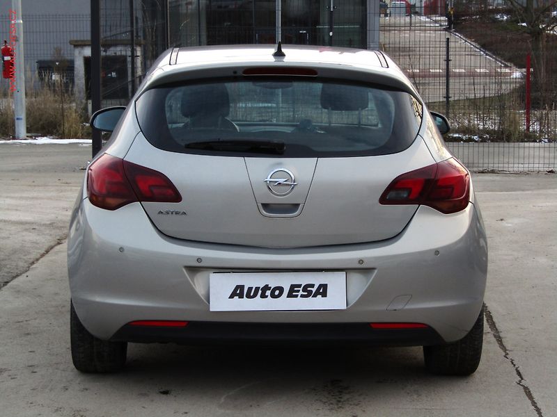 Opel Astra (2010) 1.4i, 2.maj,ČR, AC, navi - fotka 5 z 17