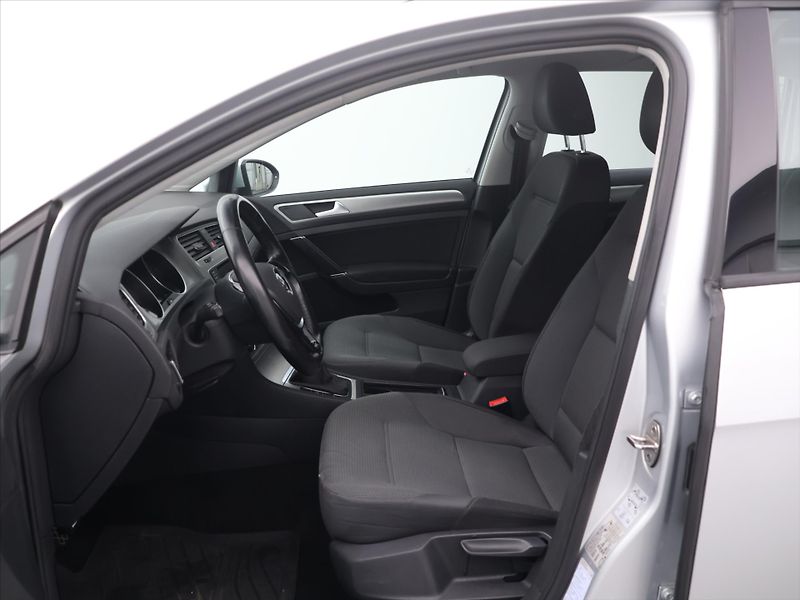 Volkswagen Golf 1,4 TSI 110kW Comfortline 1Maj - fotka 10 z 30