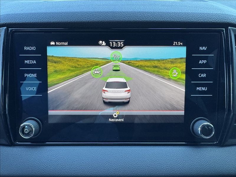 Škoda Karoq 1,5 TSI DSG SPORTLINE DPH ČR - fotka 41 z 50