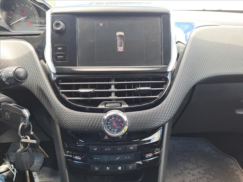 Peugeot 2008 1,2 THP SERVISKA,KOUPENO CZ - fotka 14 z 16