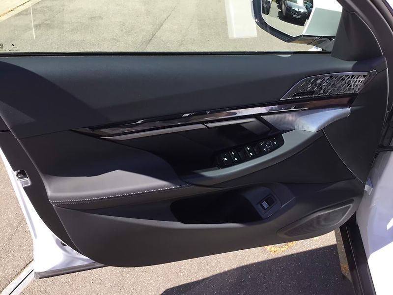 BMW i5 xDrive40 M-Sport Pro Pano HuD - fotka 10 z 19
