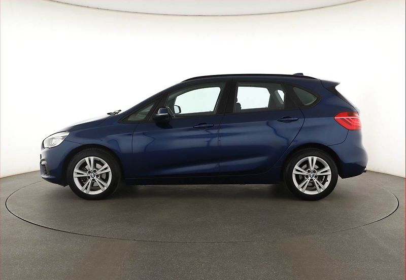BMW Řada 2 (2018) 218i Active Tourer, Automat - fotka 3 z 17