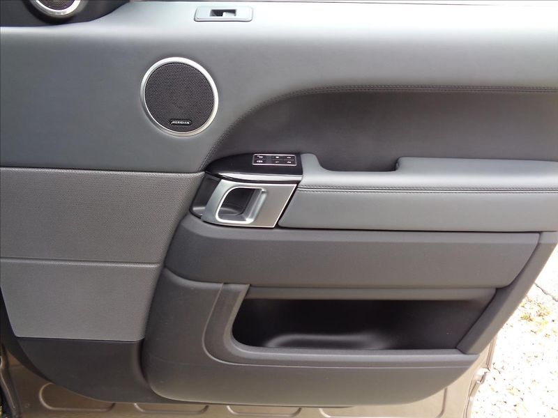 Land Rover Range Rover Sport 4,4 SDV8 Autobiography - fotka 34 z 59