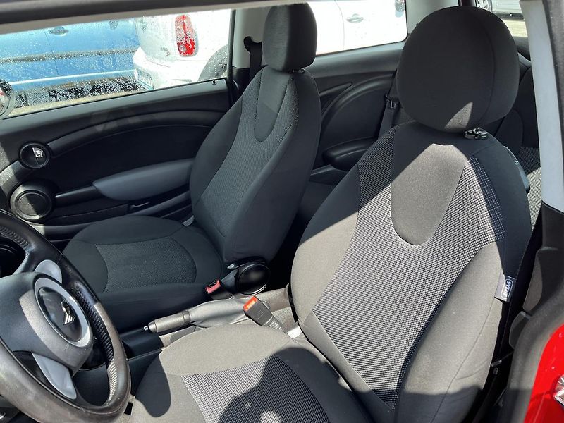 Mini Cooper 1.4i - fotka 12 z 18