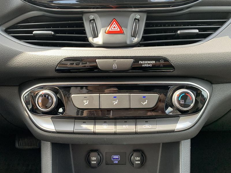 Hyundai i30 WG COMFORT 1.0 T-GDI 88kW DCT - fotka 21 z 25