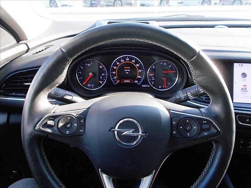 Opel Insignia ST 1.6 CDTi 100kW INNOVATION - fotka 9 z 46