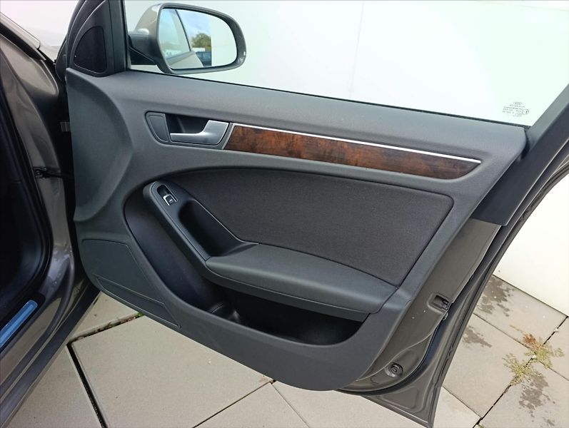 Audi A4 1,8 TFSi Quattro Navi Tempomat - fotka 25 z 34