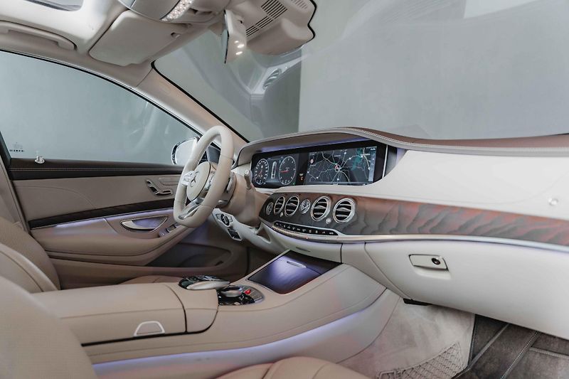 Mercedes-Benz Třídy S (2020) S400dL*AMG*HUD*2xLCD*R20 - fotka 15 z 16