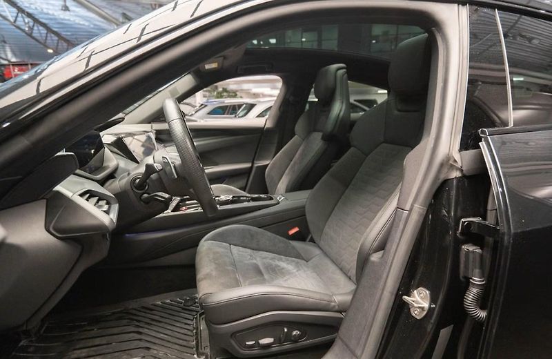 Audi e-tron GT Q SoH 92% 360k HuD Vzduch Pano - fotka 15 z 20