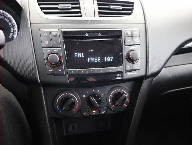 Suzuki Swift (2014) 1.2, Automat, ČR,1.maj - fotka 10 z 13