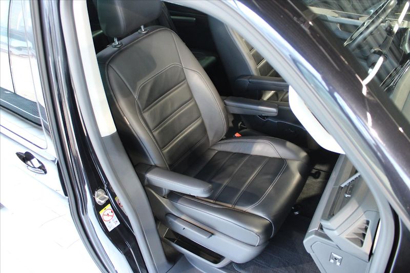 Volkswagen Multivan T6.1 TDi DSG 4Motion DCC/ACC/T - fotka 21 z 30