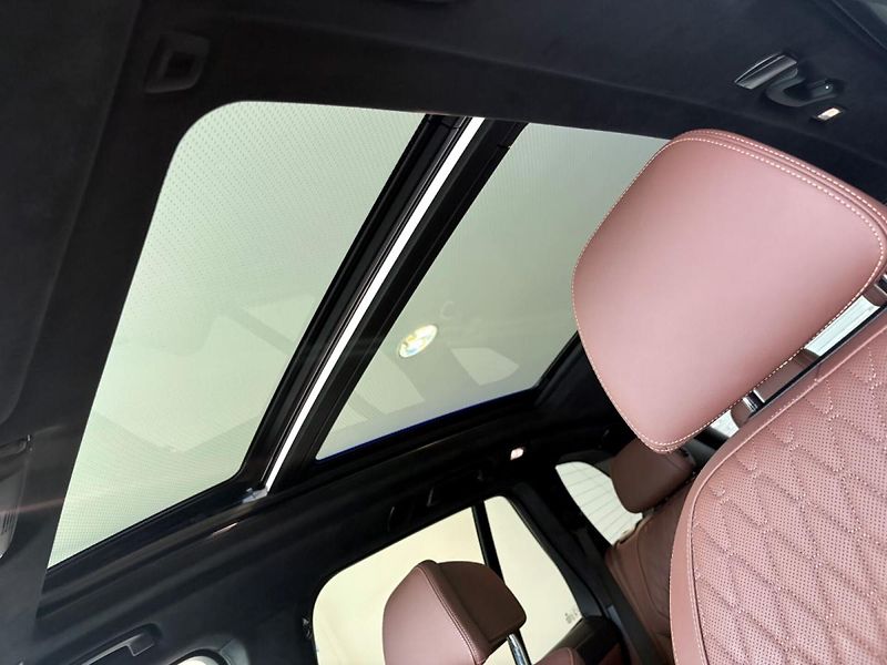 BMW X5 xDriveM50i Pano HuD H/K 360 Ta - fotka 17 z 21