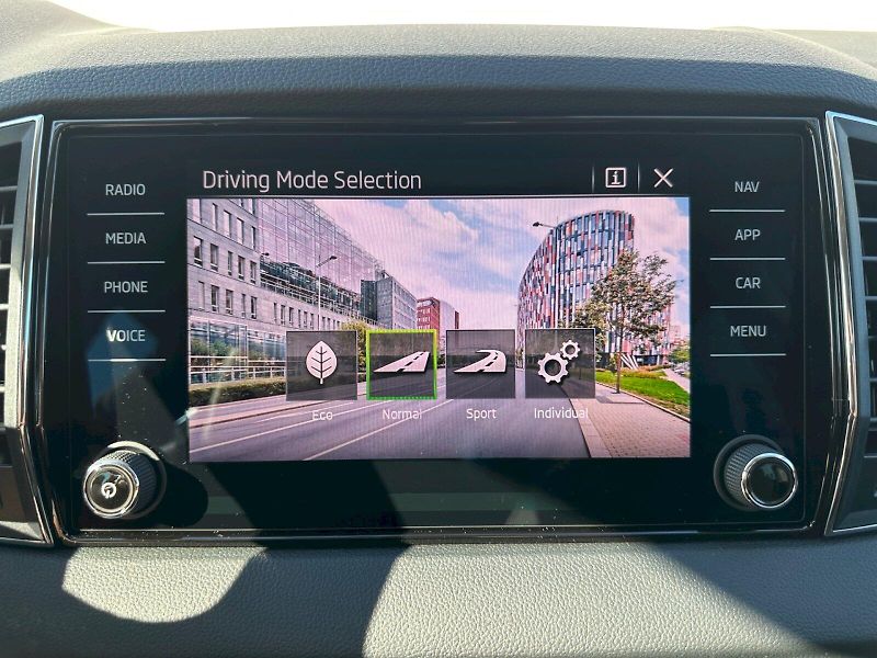 Škoda Karoq (2026) 1,5 TSI / 110 KW / DSG / Top S - fotka 14 z 30