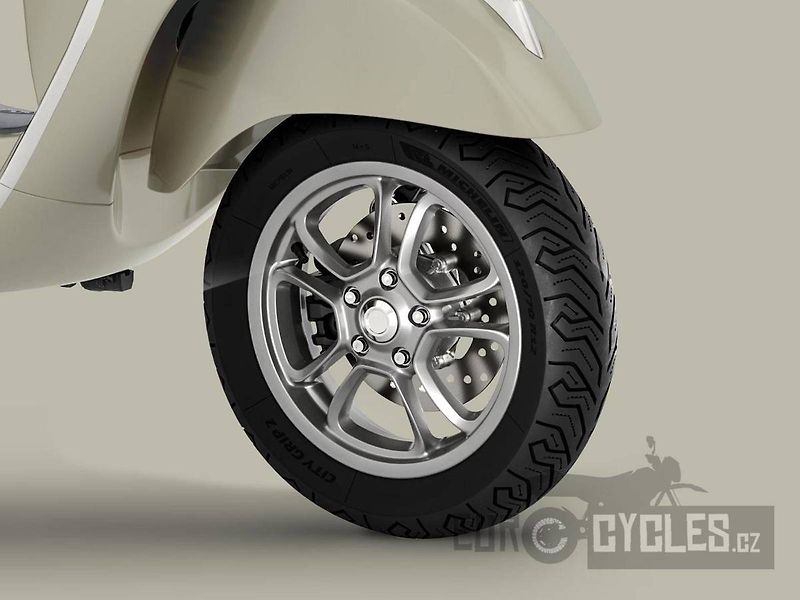 Vespa GTS 125 (2026) HPE ABS E5+ AKCE 0% - fotka 9 z 10