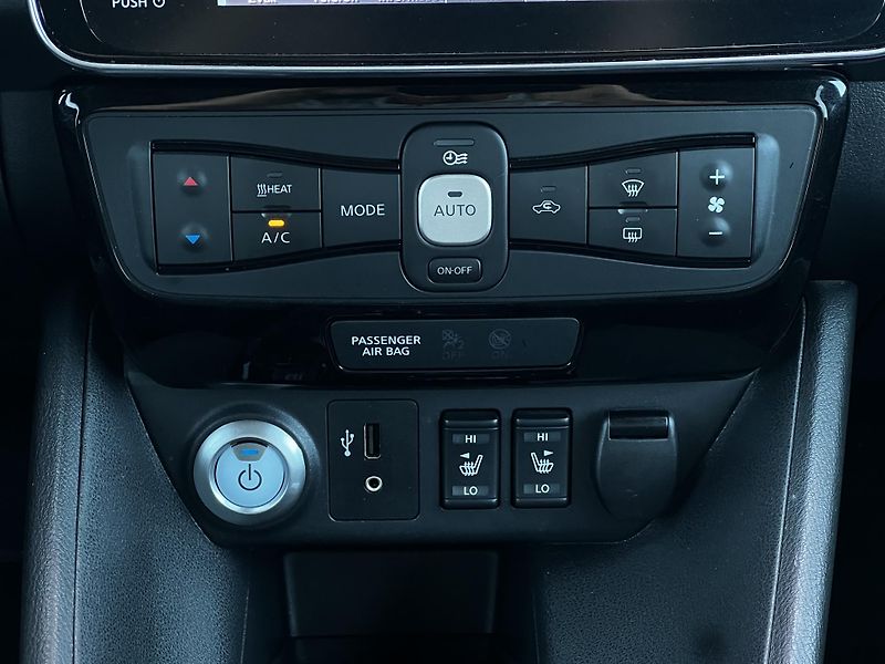 Nissan Leaf EV 110kW 40kWh Tekna - fotka 15 z 26