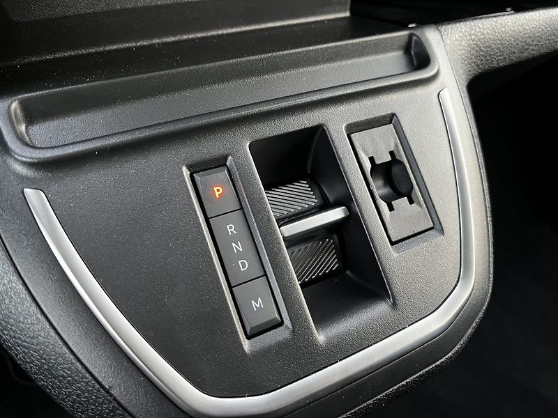 Toyota ProAce Verso 2.0D 8AT Family ODBĚR 1/2027 - fotka 22 z 31