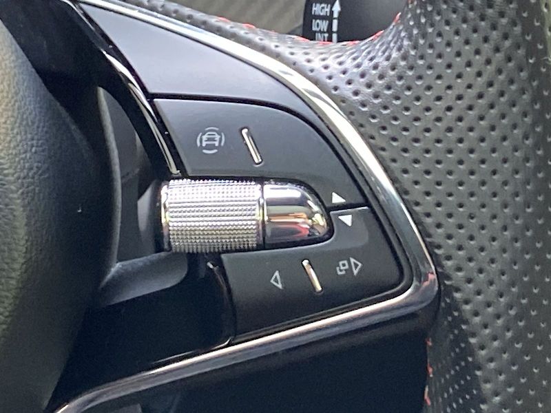 Škoda Kamiq (2021) 1.5 TSI Monte Carlo - fotka 27 z 38