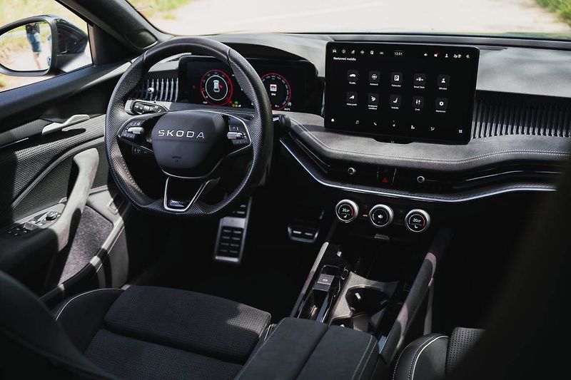 Škoda Superb (2025) 2.0 TDI, Sportline, Navigace - fotka 3 z 31