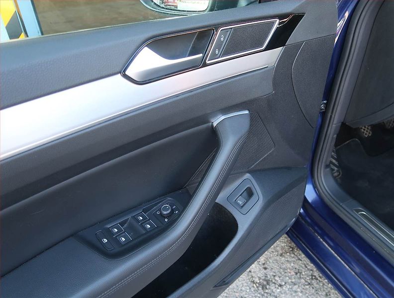 Volkswagen Passat (2019) 2.0 TDI, Kůže, Navi, Tempomat - fotka 17 z 19