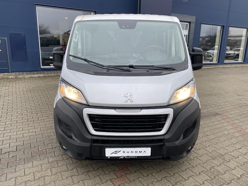 Peugeot Boxer (2019) L1H1 BlueHDi 140k MAN6 9 míst - fotka 2 z 22