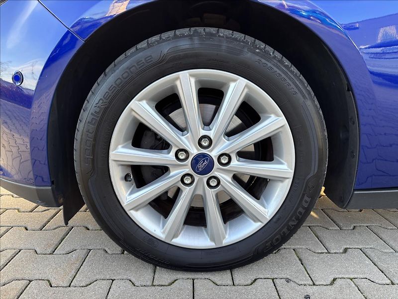 Ford Focus 1,5 TDCI 88kW Titanium - fotka 9 z 38