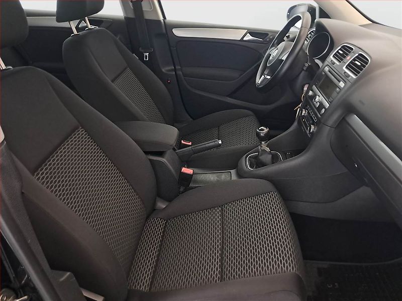 Volkswagen Golf (2009) 1.6, Tempomat - fotka 9 z 15