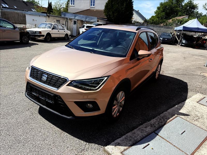 Seat Arona 1,0 TSi STYLE - fotka 1 z 32