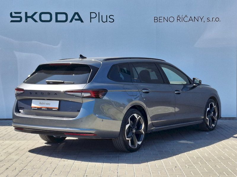 Škoda Superb (2025) Combi iV SportLine DSG 1,5TSi - fotka 2 z 35