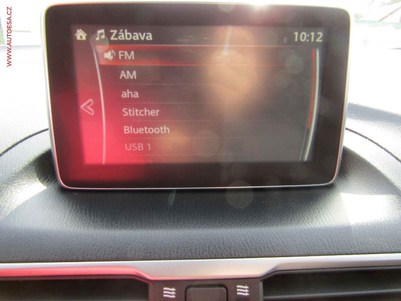 Mazda 3 (2015) 2.0 Skyactiv, 1.maj, navi - fotka 12 z 19