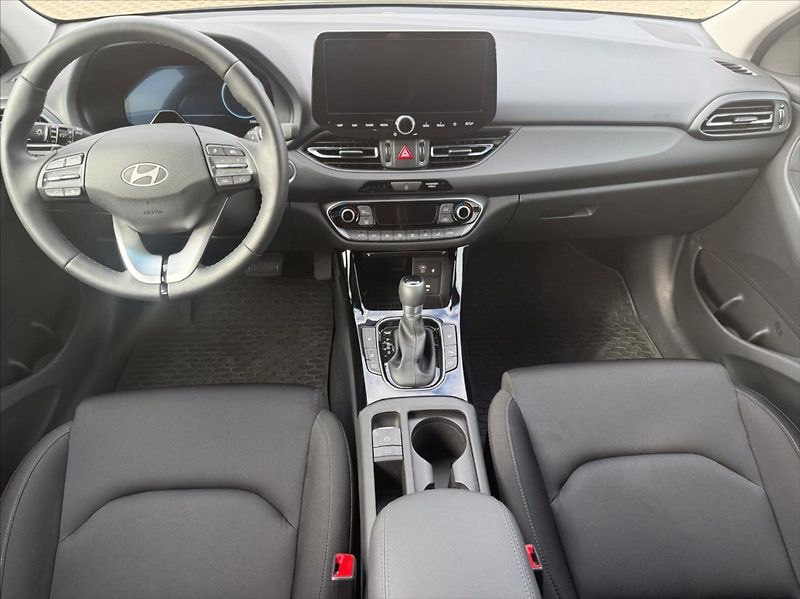 Hyundai i30 1,6 TGDI STYLE AT 1.MAJITEL - fotka 7 z 15