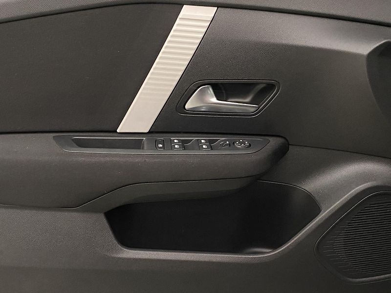 Citroën C4 1.2 PURETECH 74kW CZ - fotka 25 z 39