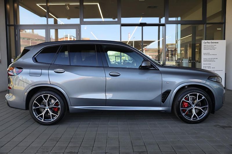 BMW X5 xDrive40i - fotka 4 z 18