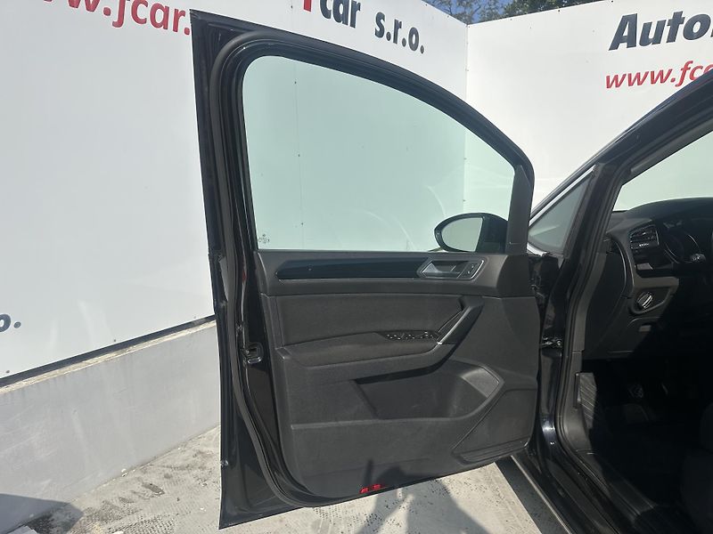 Volkswagen Touran (2015) 2.0 TDI se. knížka 7 míst - fotka 9 z 43