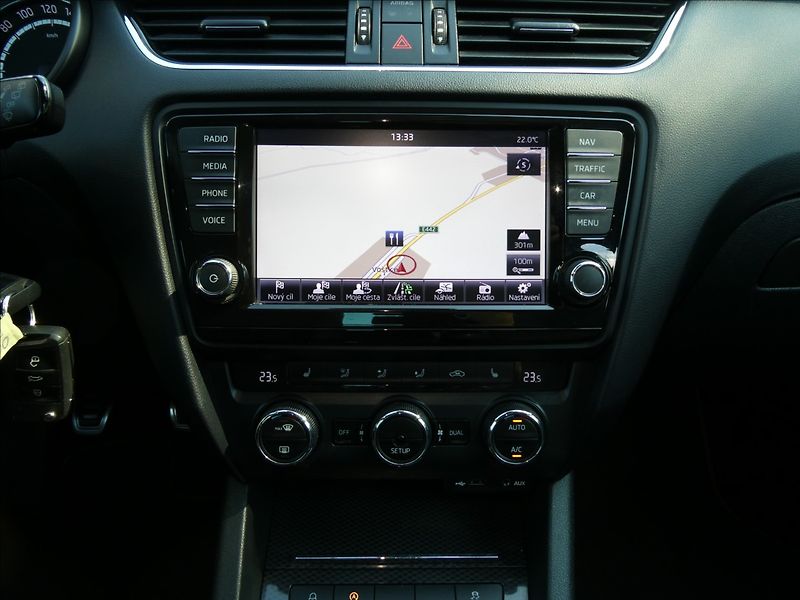 Škoda Octavia 2,0 TDi 135kW RS serviska,2.ma - fotka 28 z 51