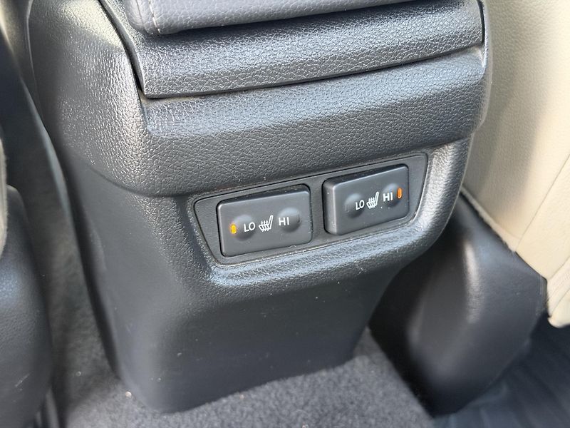 Honda Civic 1.5 VTEC TURBO Executive - fotka 29 z 31