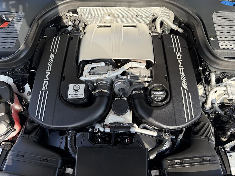 Mercedes-Benz GLC 63 AMG 4MATIC+ PANORAMA NAVI - fotka 37 z 38