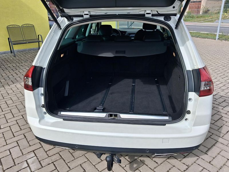 Citroën C5 (2016) 2,0HDi EXCLUSIVE TOP VÝBAVA ! - fotka 20 z 52