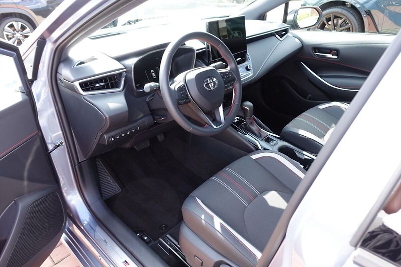 Toyota Corolla 1,8 HEV GR Spot - fotka 11 z 31